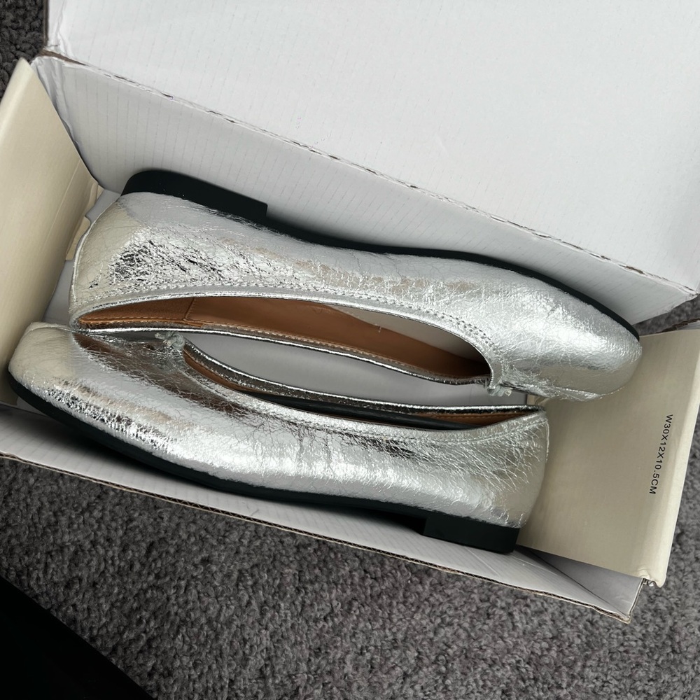 New Silver Raboesy Tabi Flats Size 9 Women’s - Picture 7 of 7